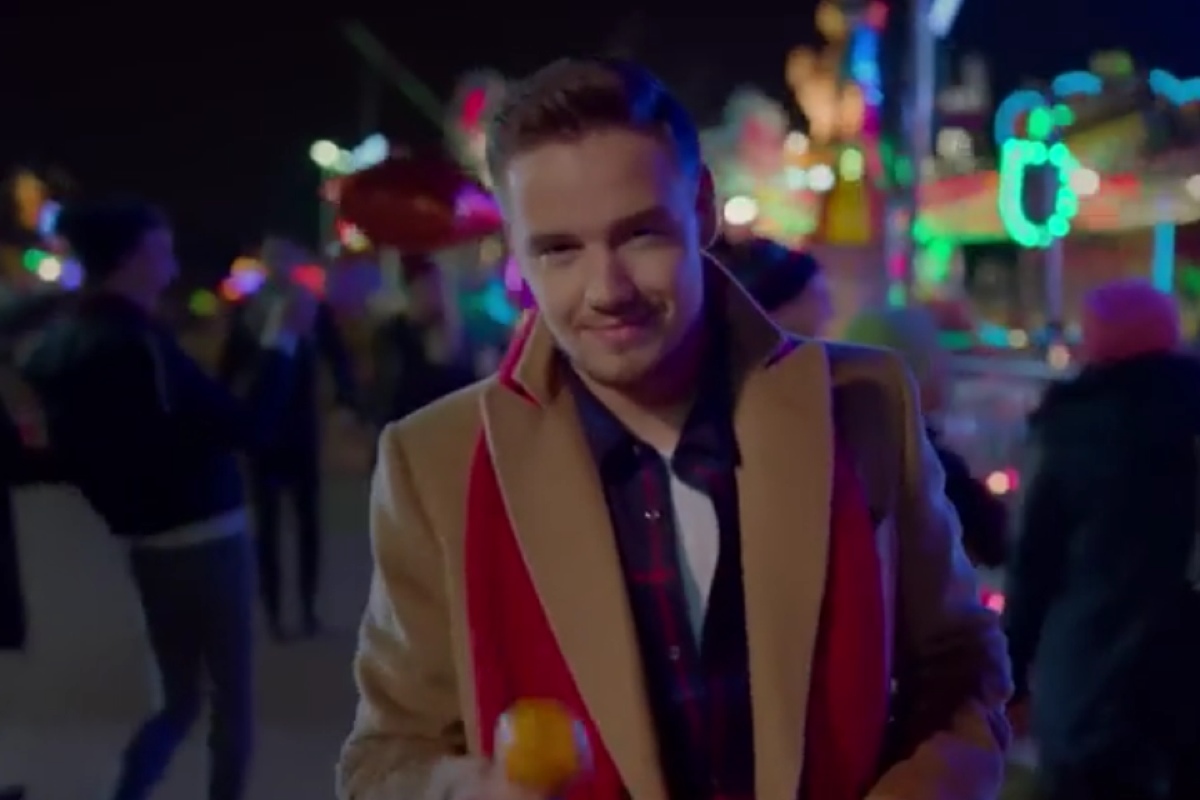 新曲「night changes」截图.liam