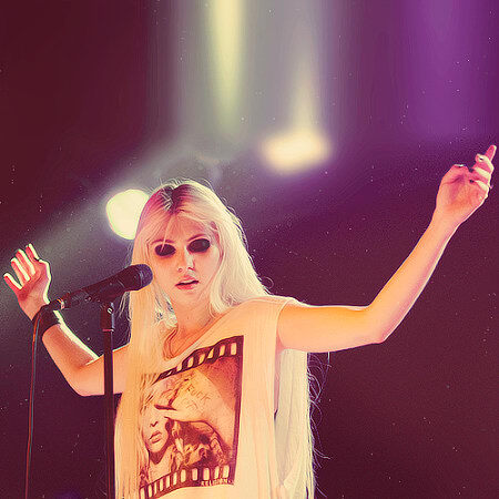 the pretty reckless -taylor moson