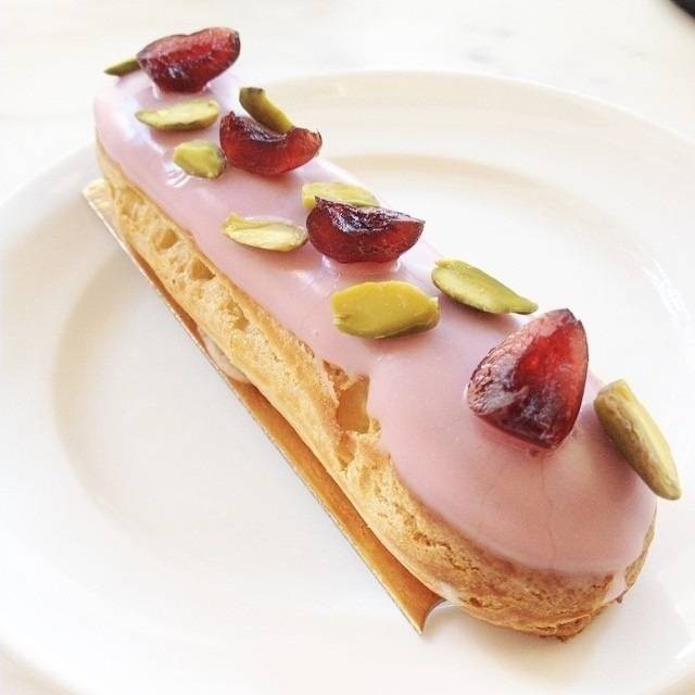 法式甜点 eclair 长条泡芙 是法国最常见的甜点之一 口感和普通泡芙