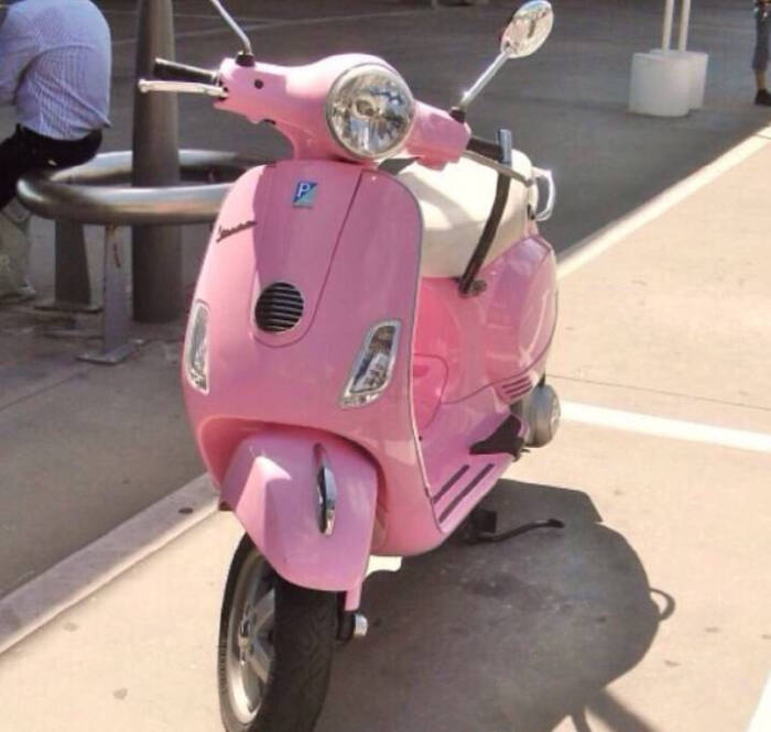 想来一辆可爱的粉色小摩托