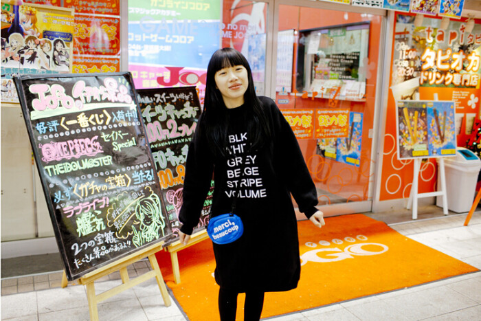 韩版加绒拉绒运动卫衣裙 2个颜色 黑色和灰…