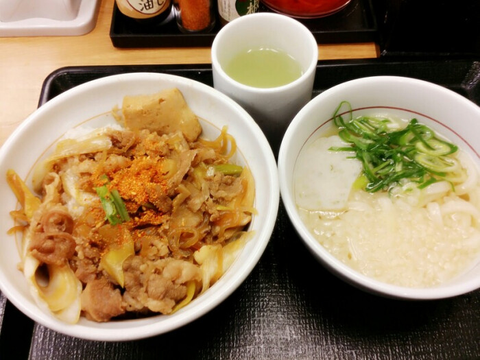 第一次在日本吃到这么便宜的饭。380日元 超…