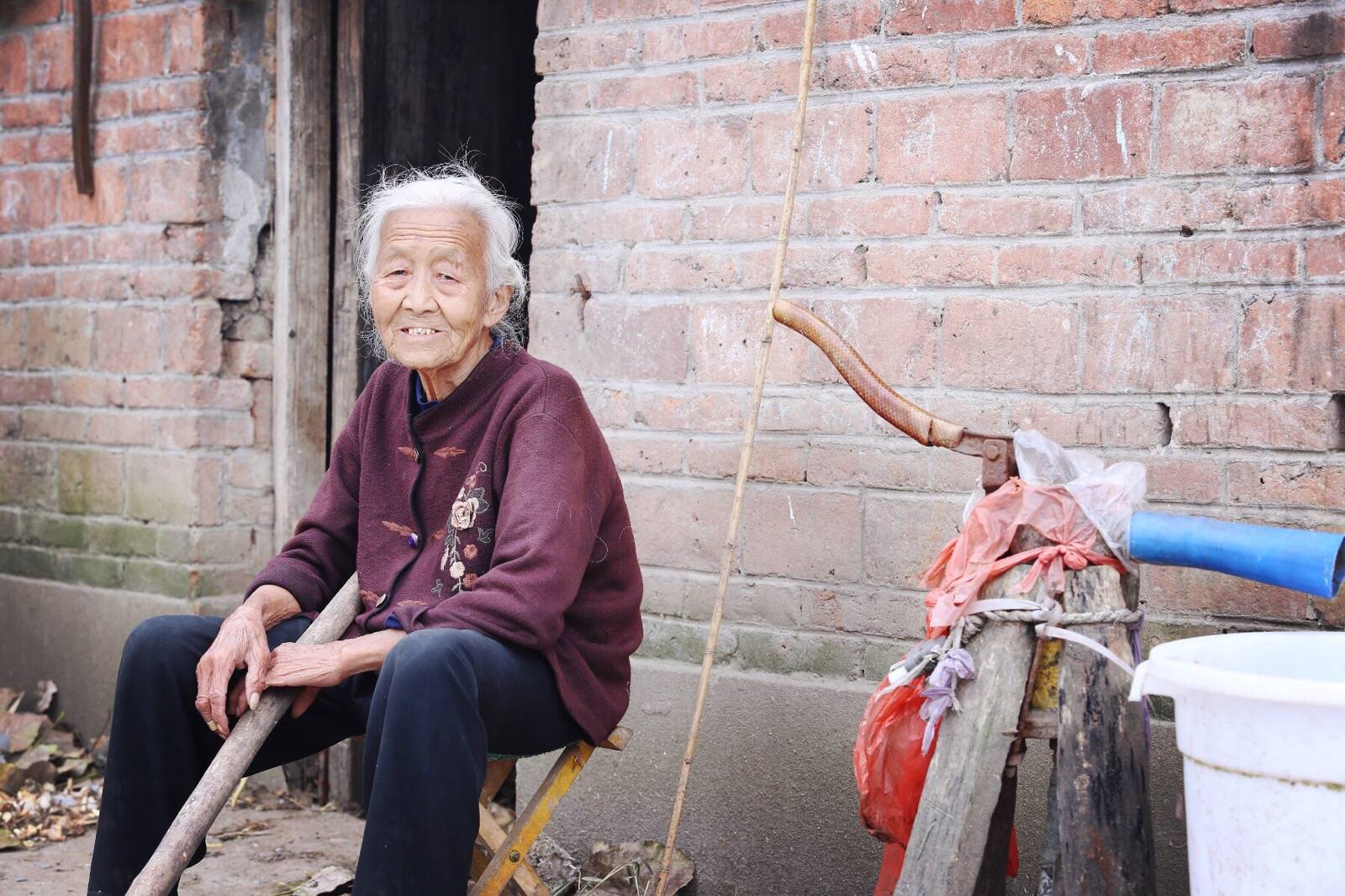 孤单老人.