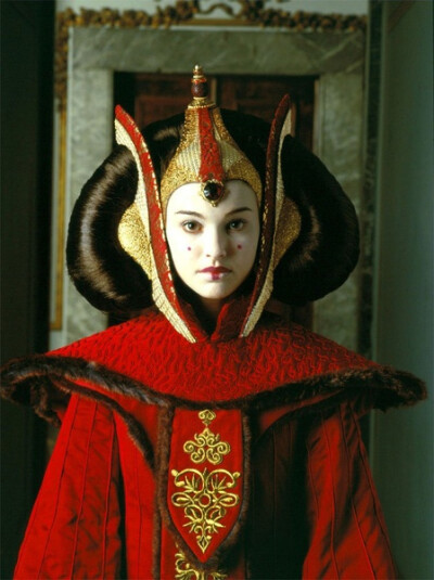 娜塔莉 波特曼在星球大战中,东方韵味的女王装