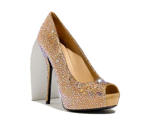该款gucci"索菲亚"水晶镶饰厚底高跟鞋仅售2295美元,却可以为你带来