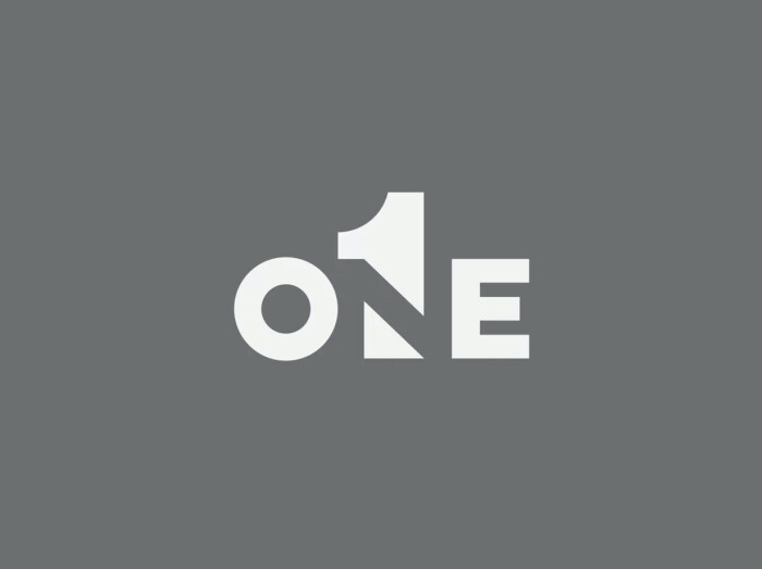 看看下面这个logo是如何使用负形拼出文字"one"的,它同时也用了数字.