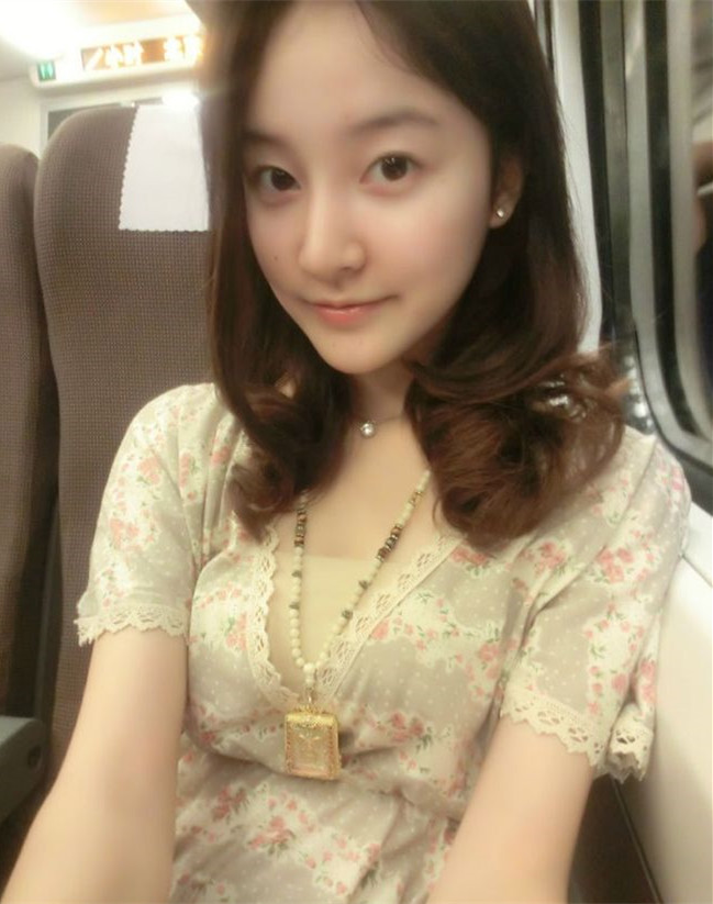 【中国美女图鉴】94年出生的河南姑娘崔心心有点像李英爱,她现在还是