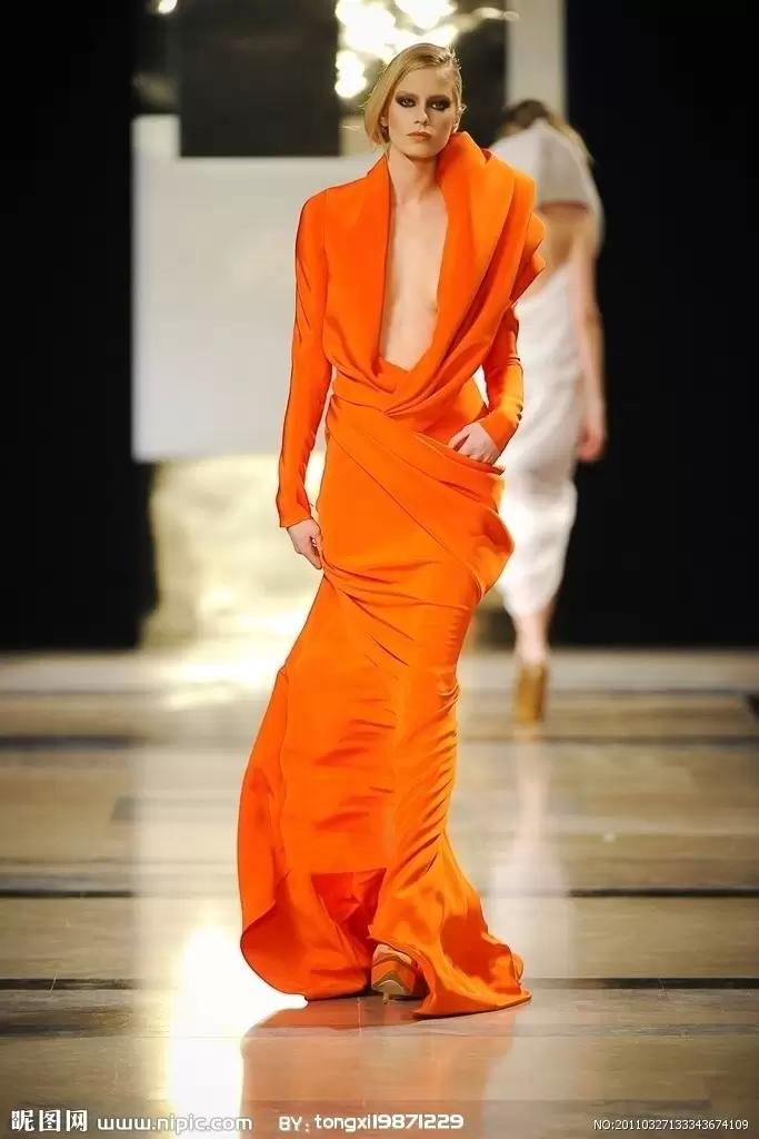 橙色的礼服也可以很美