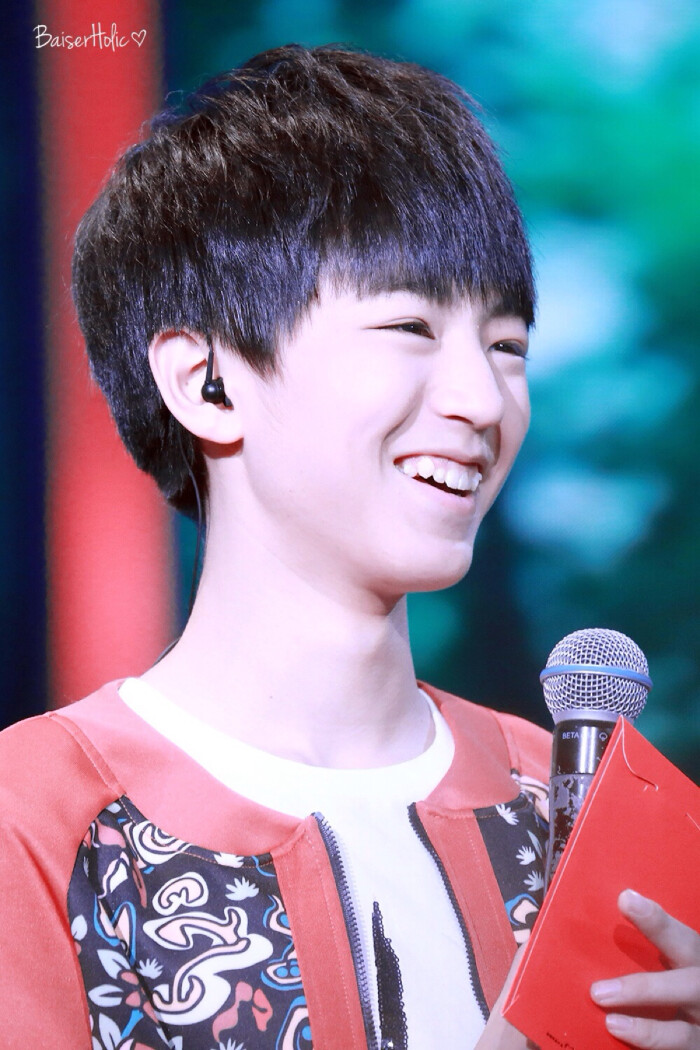 tfboys 王俊凯 cr:logo 笑成叉烧包.