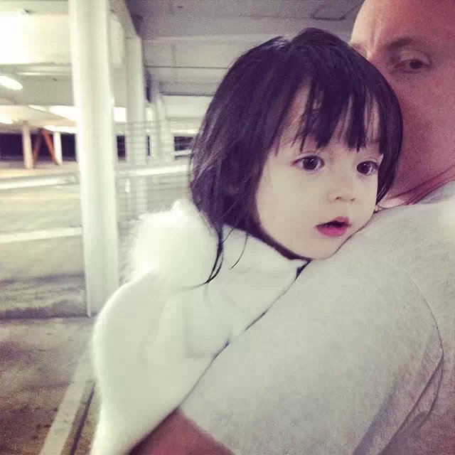 sarah michelle是中国台湾和新西兰的混血宝宝,有着一双充满灵气的大