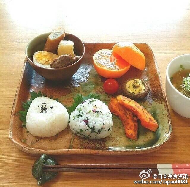 【饭团子早餐】(おにぎり),是日本再传统再普通不过的食物,但在巧妙