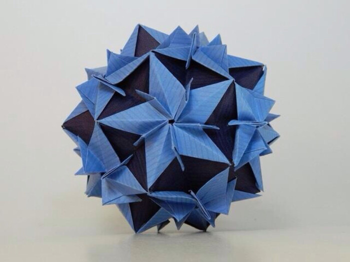 手工达人的立体花球折纸作品
