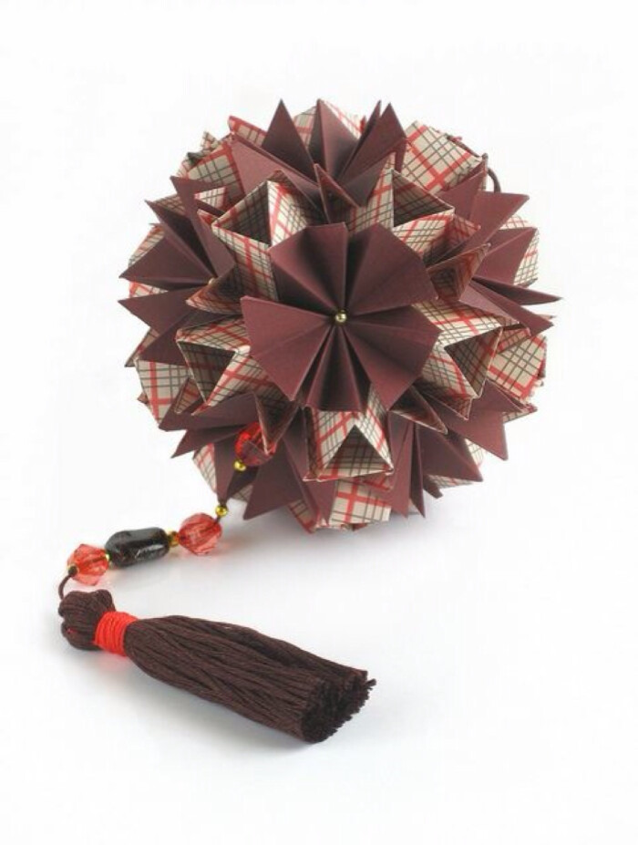 手工达人的立体花球折纸作品