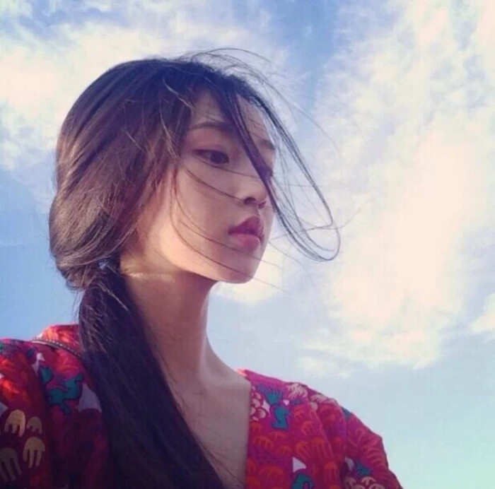 狂欢是一群人的孤单 自截头像 女生头像 小清新