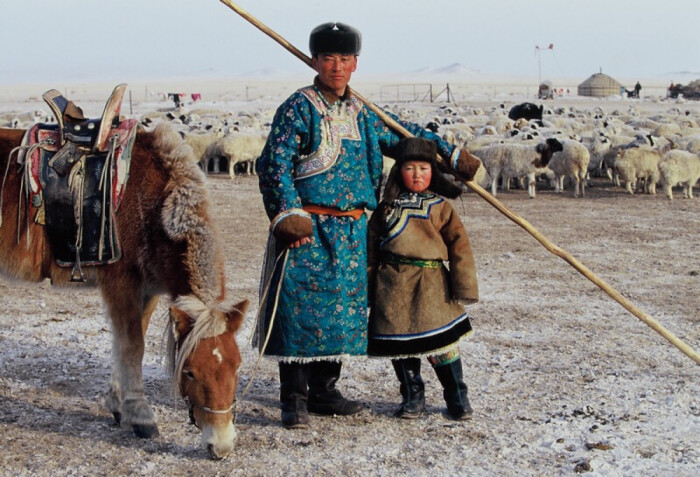 蒙古牧民父子