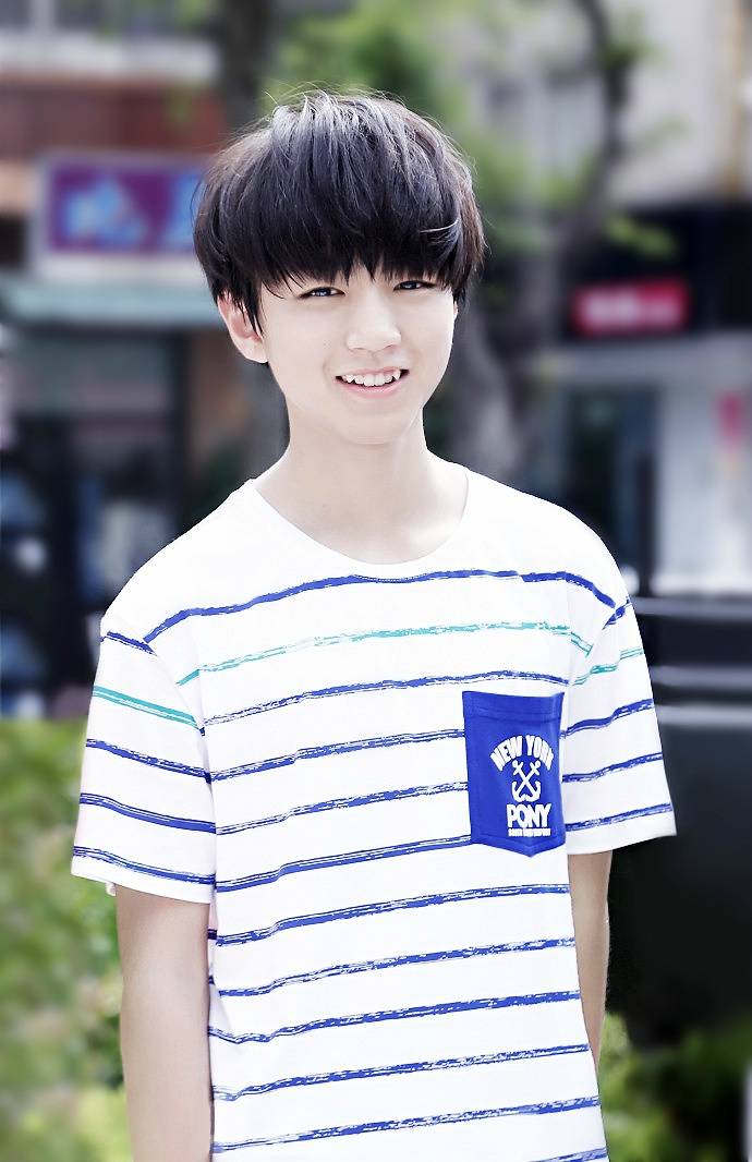 虎牙笑 条纹衫 台湾拍摄偶像手计 王俊凯 tfboys