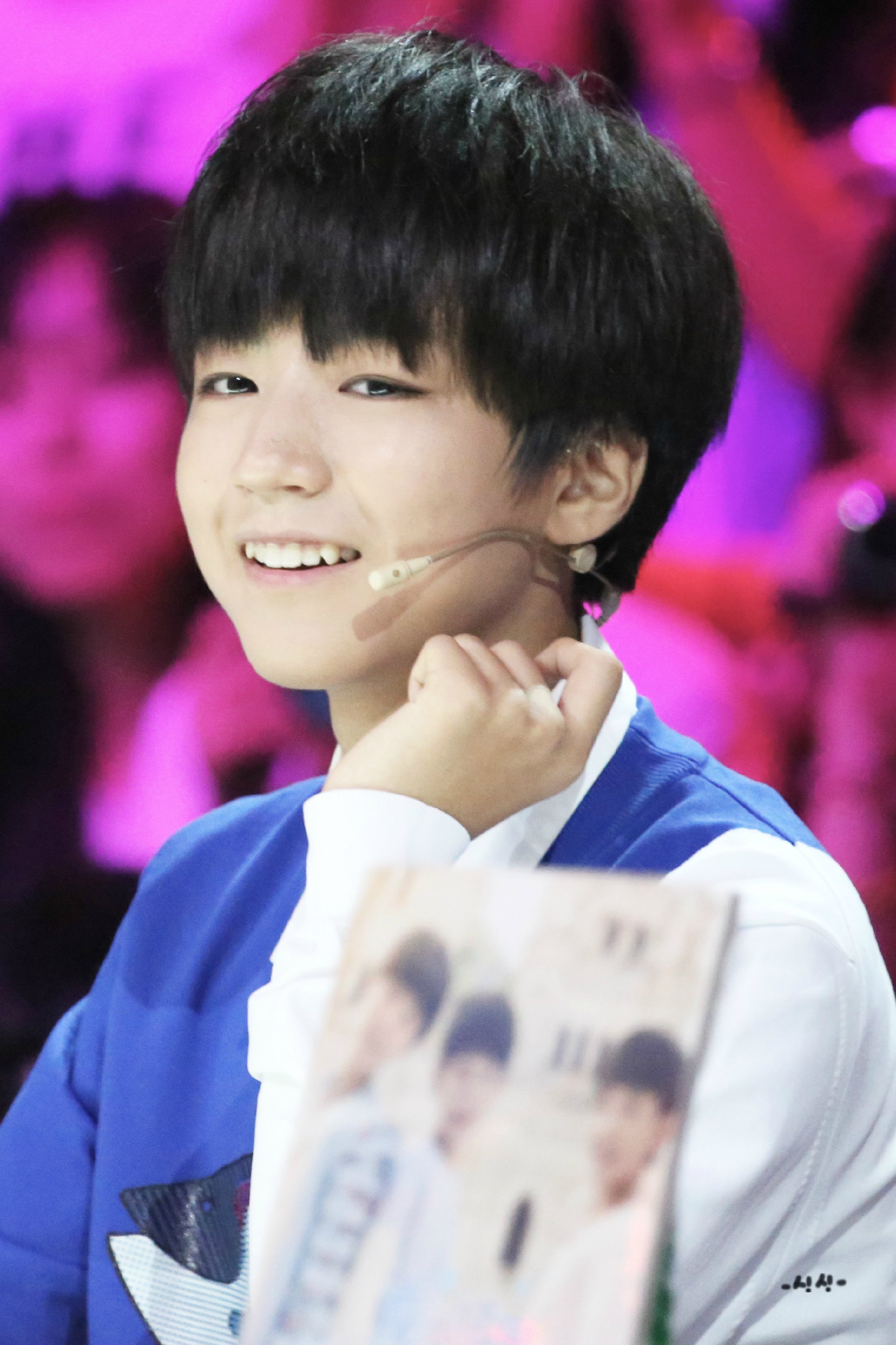 王俊凯#tfboys王俊凯 140828年代秀 cr:logo