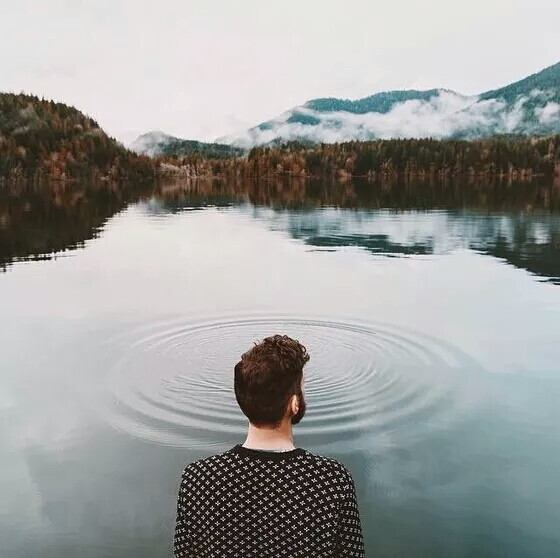 背影风景男生头像