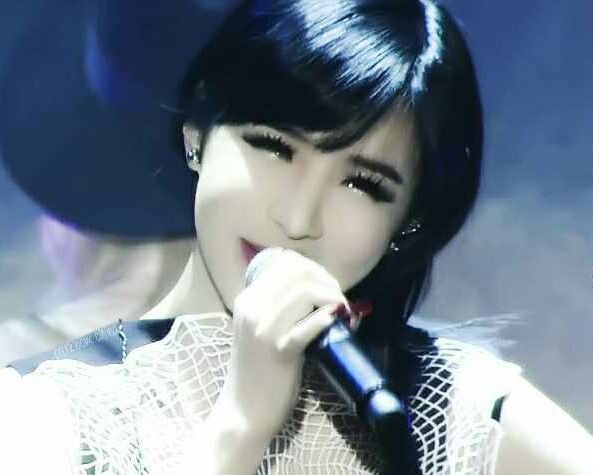 朴春bommi 2ne1