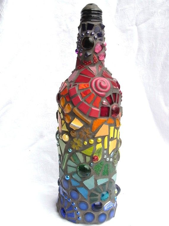 废弃啤酒瓶,贴上彩石,一件艺术品就诞生了…-堆
