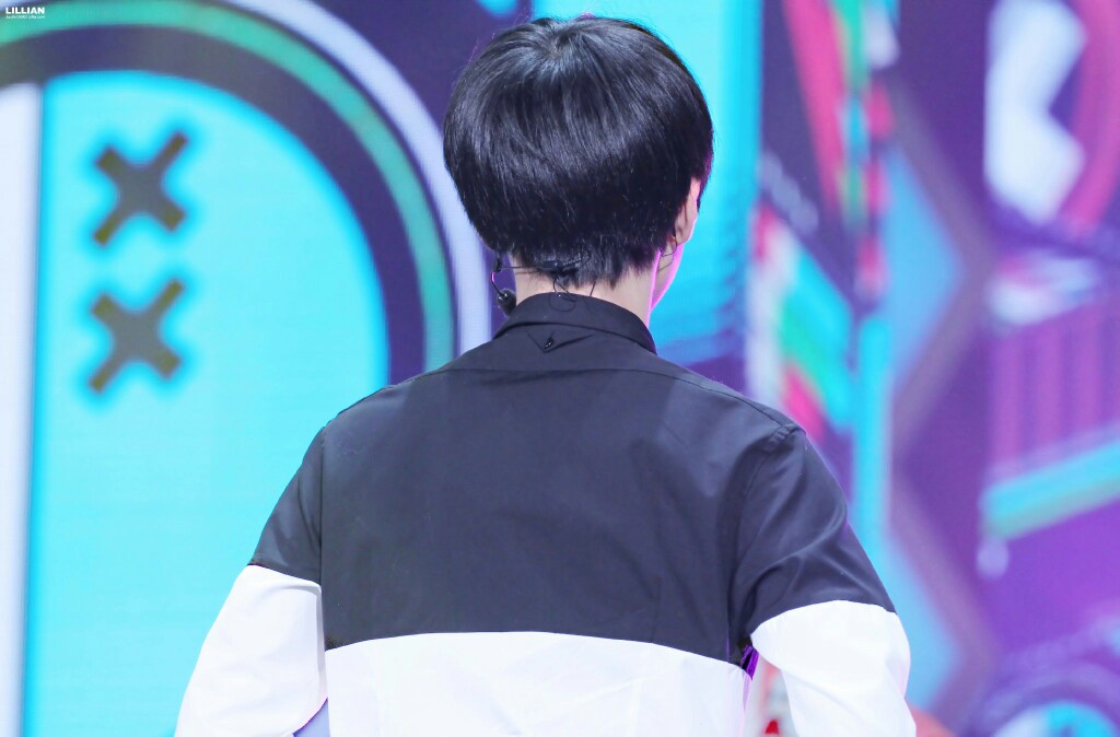 tfboys##tfboys王俊凯#王俊凯 快本录制 背影都苏