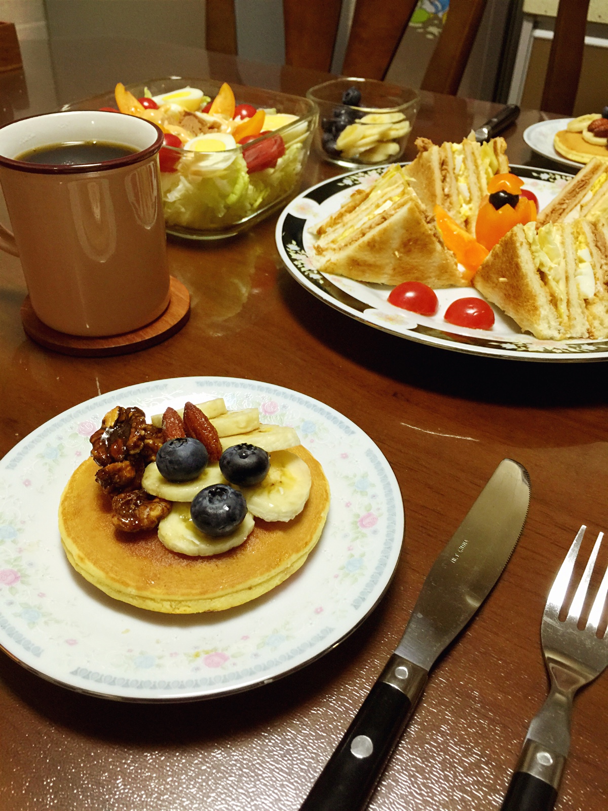 蘑菇和青菜的早午餐
