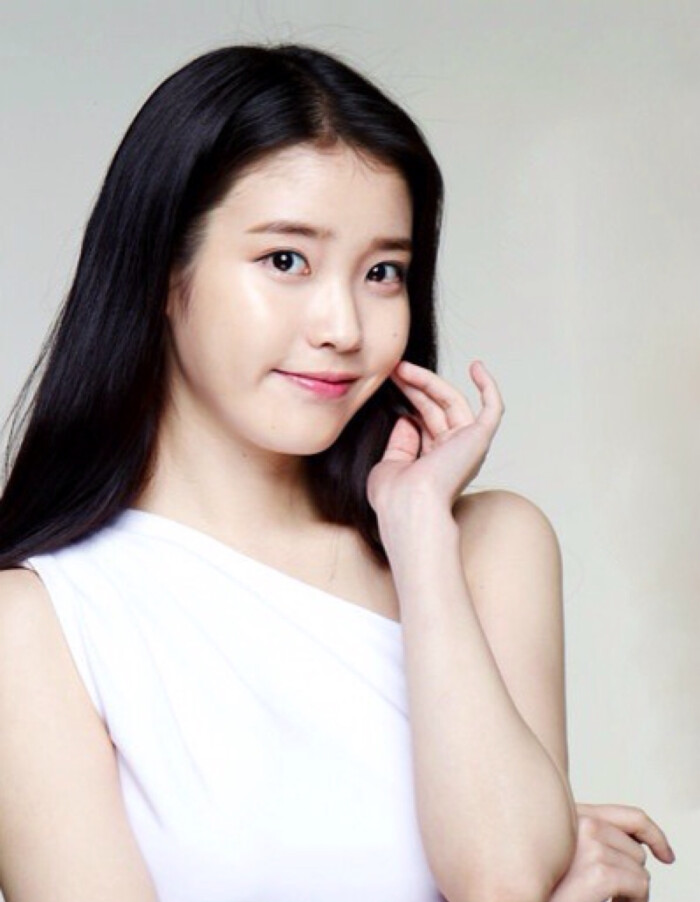 李智恩iu 壁纸 韩流 明星 写真 美女 服饰 《制作人》《漂亮男人》