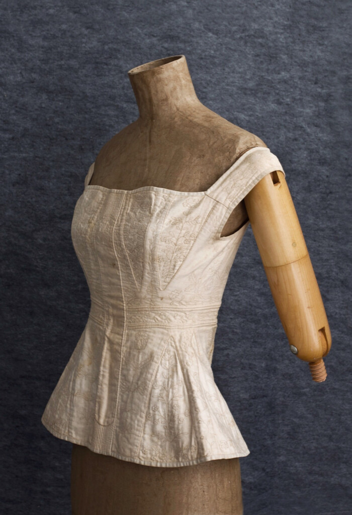 1820-40 的新娘装束胸衣.