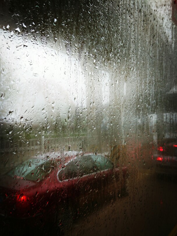 下雨天出去逛逛,心情会好很多