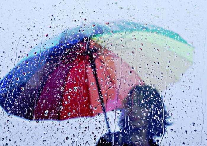 喜欢下雨带伞确不喜欢打伞的日子