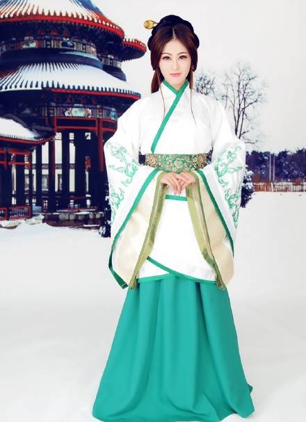 汉族,世界上唯一一个失去自己服饰的民族.这个不是和服!是曲裾!
