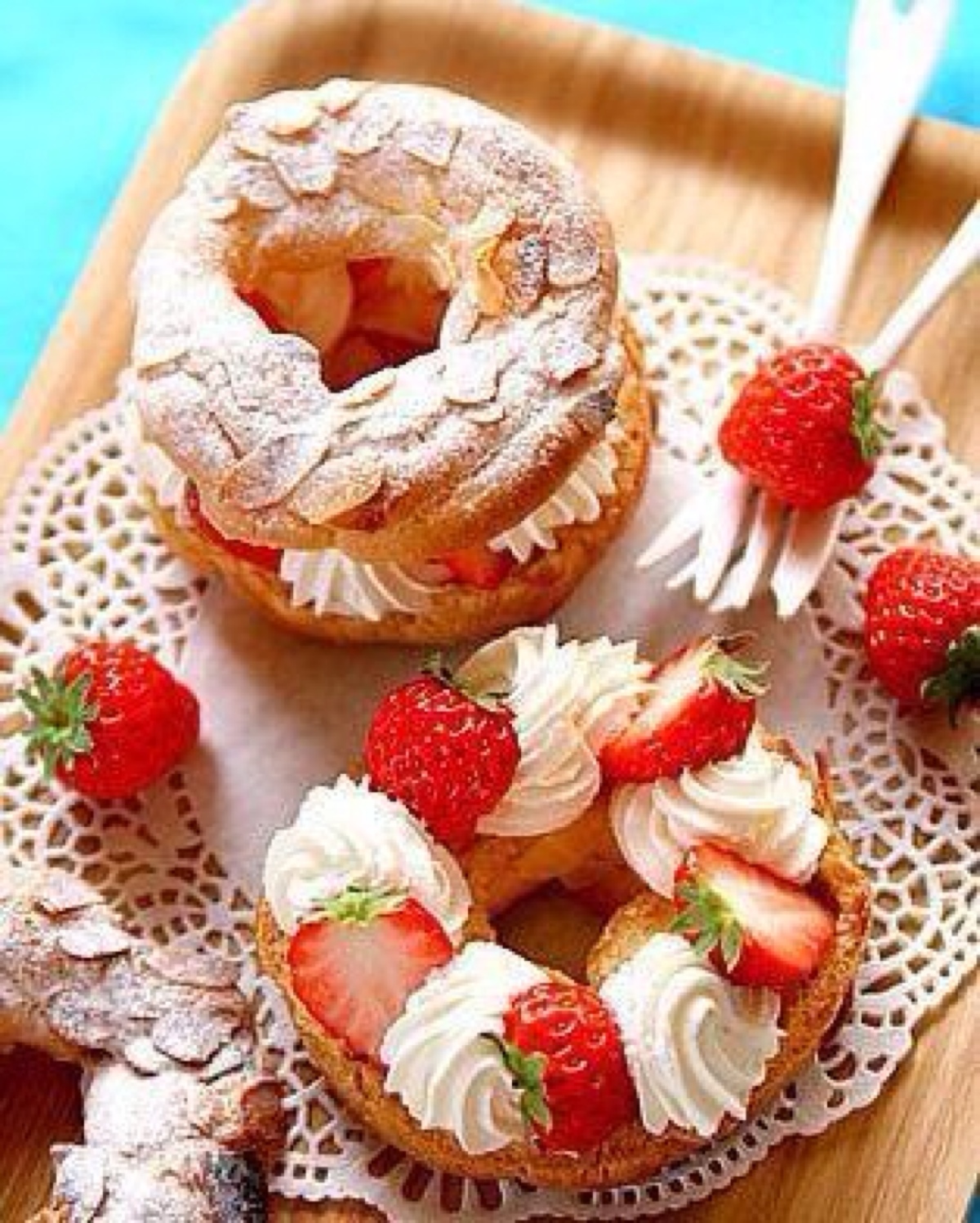 草莓奶油甜甜圈,甜甜圈蛋糕傻傻分不清楚(ˉ『ˉ)