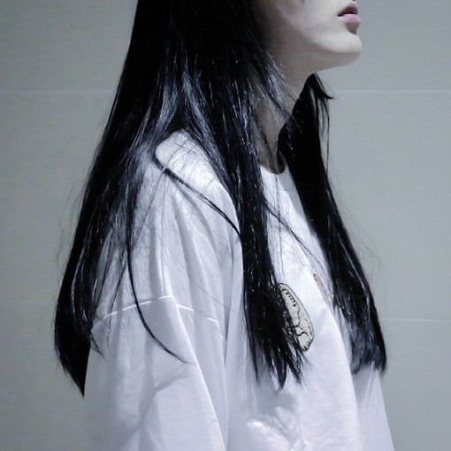 女生头像 冷色 长发 半身