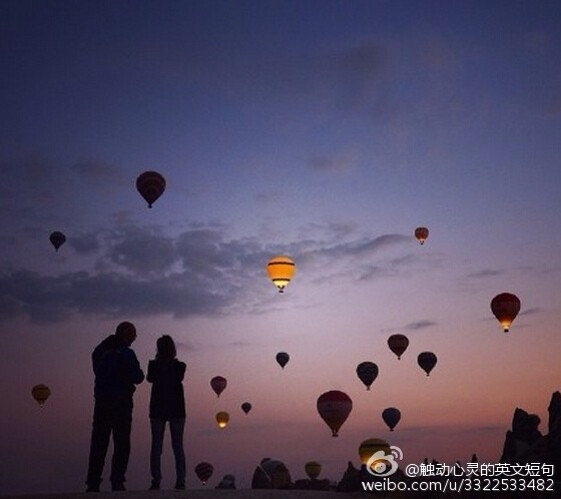 海边 情侣男女头像 唯美场景 暖色调 黑影背影轮廓 黄色黑色 气球牵手