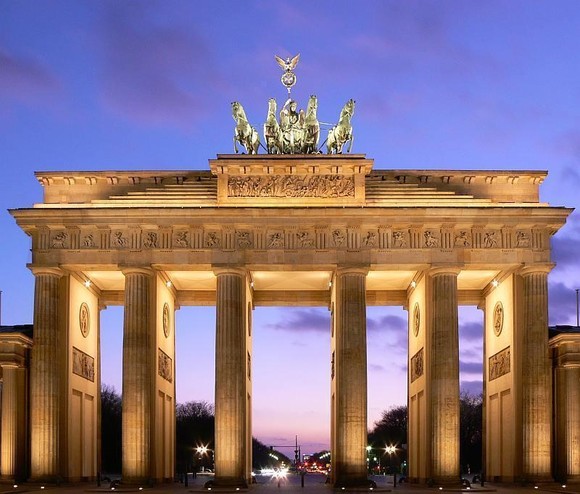 德国——勃兰登堡门 勃兰登堡门位于德国首都柏林的市中心,最初是柏林