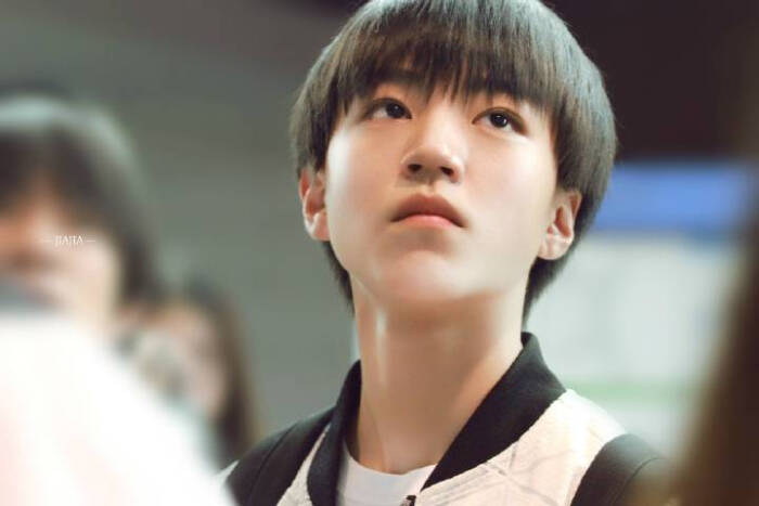 tfboys王俊凯 重庆——韩国 王俊凯是最好看的人啊 cr logo