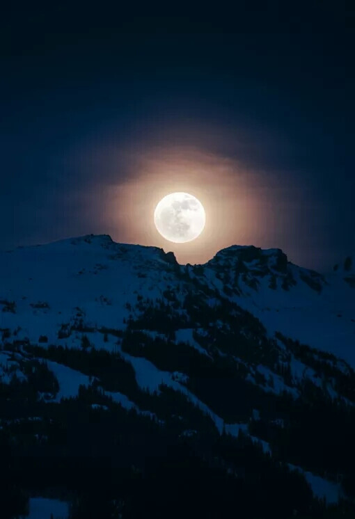 咦,,,雪山上的月亮,~白配白,~—风景壁纸