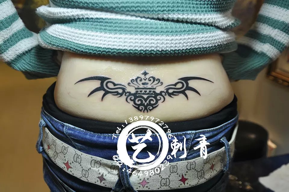 美女腰花纹身-沈阳纹身-艺刺青