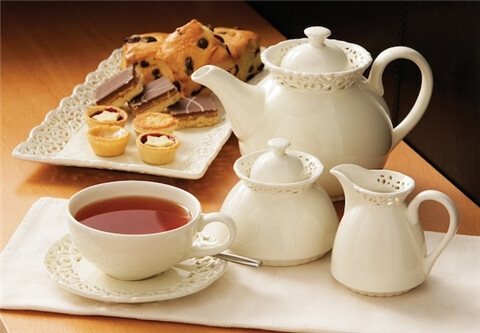 然后英国人根据自己的口味排列组合一下,形成了独具特色的英式红茶