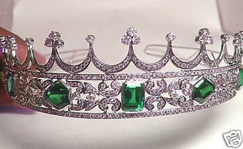 维多利亚时期的祖母绿钻石王冠
