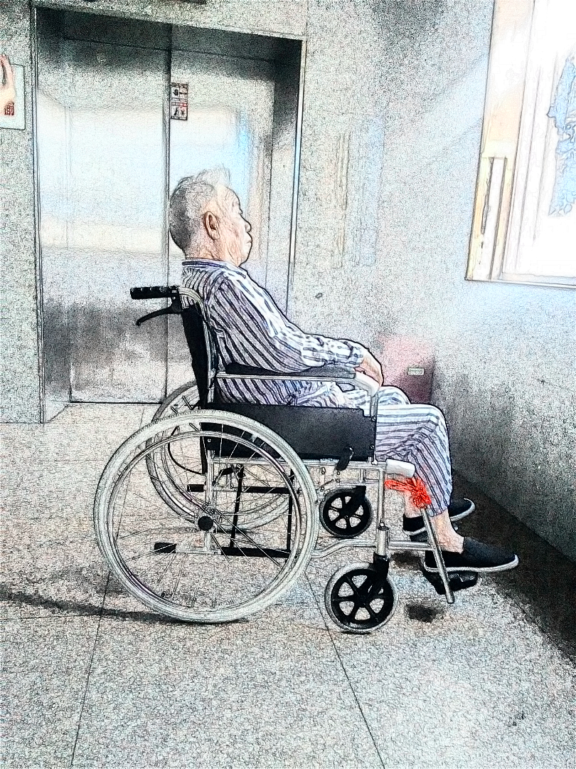 医院走廊轮椅老人