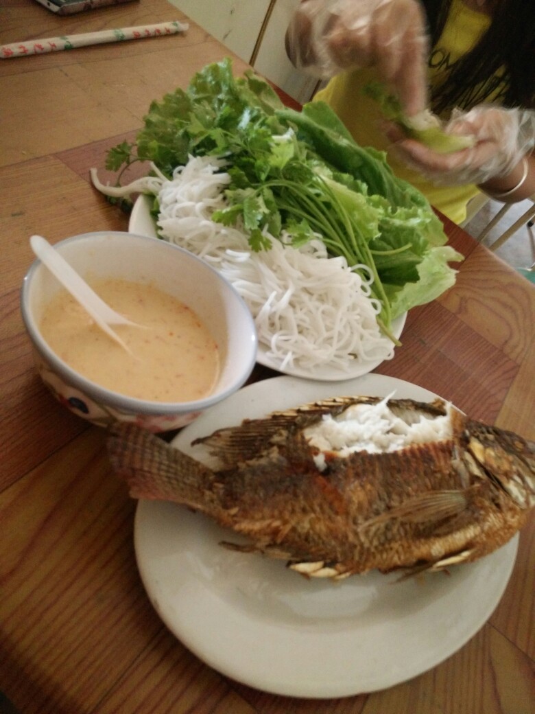 云南傣味菜包鱼