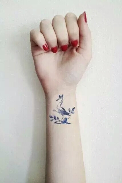 女生手腕纹身