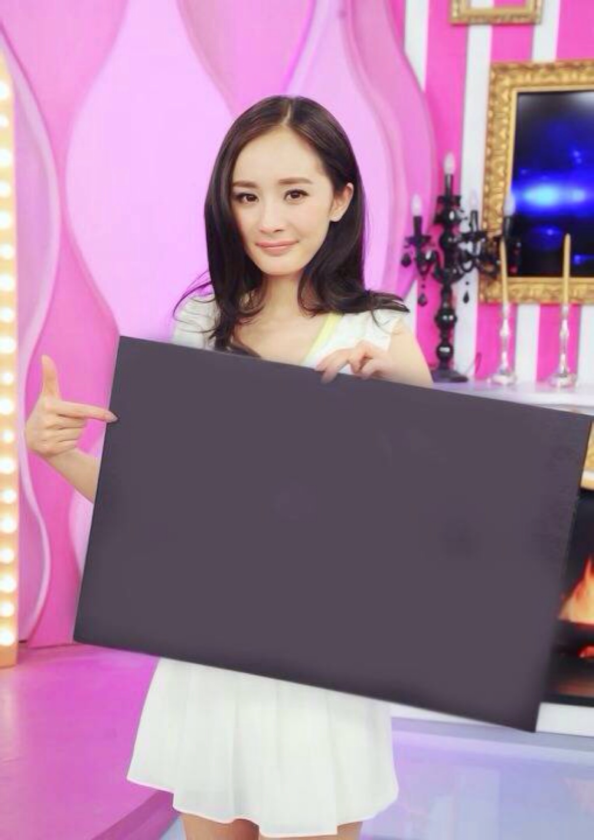 杨幂举牌照