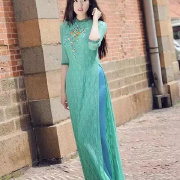 奥黛(ao dai),类似于中国旗袍的越南的传统服装.