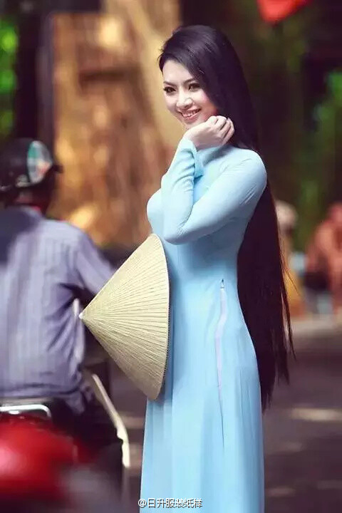 奥黛(ao dai),类似于中国旗袍的越南的传统服装.