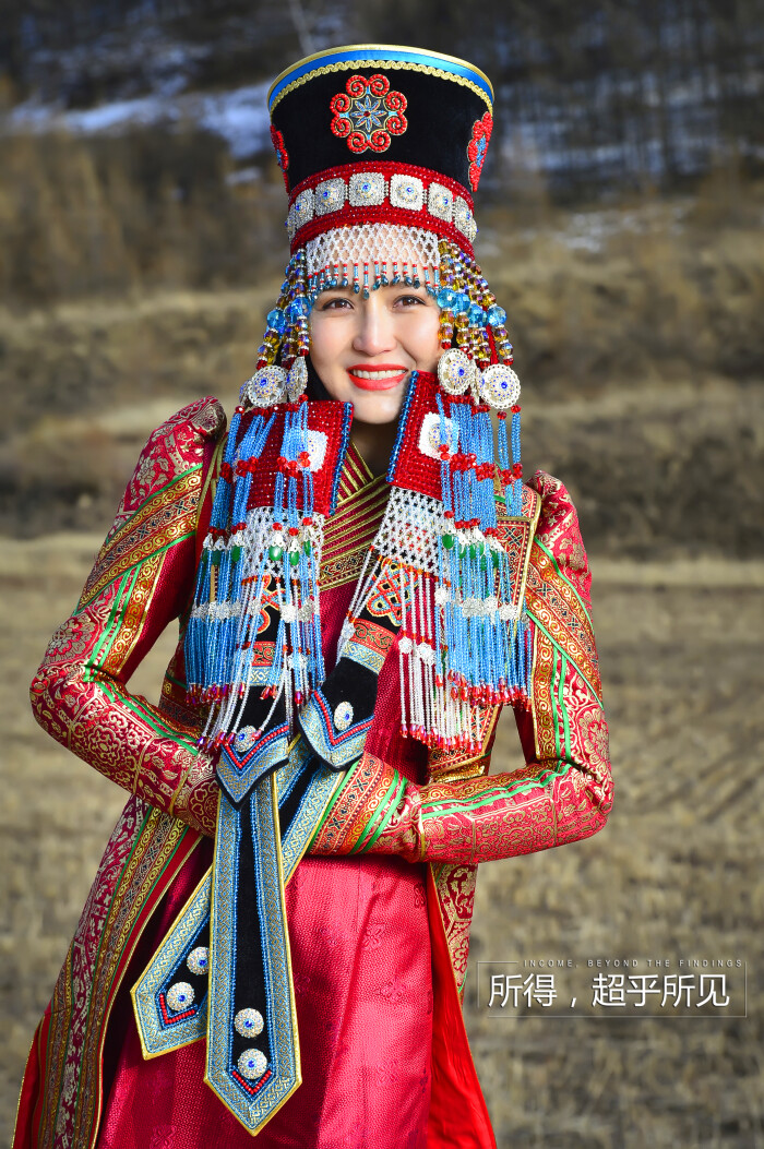 蒙古国婚纱_蒙古国蒙古袍婚纱