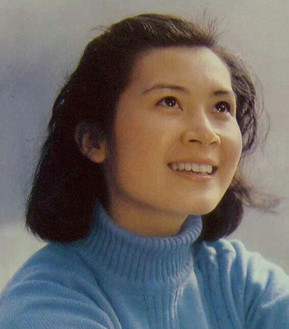 1979年,肖雄主演了自己的第一部电影《他们在相爱》获得成功,之后又接