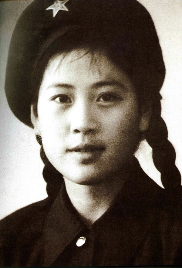陶玉玲,中国影视女演员.生于江苏镇江.