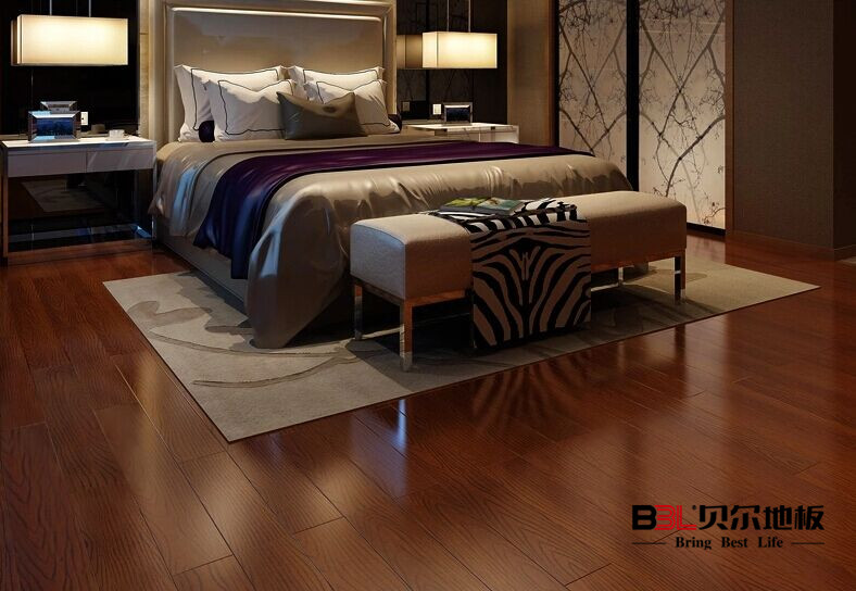 家装地板贴图, 卧室的地面铺着深色贝尔实木地板,配着浅灰色地毯,很